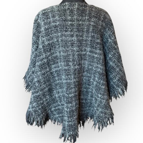 Vintage Weave of The Irish Gray Plaid Wool Cape Wrap Shawl w/Fringe One Size - Picture 7 of 11
